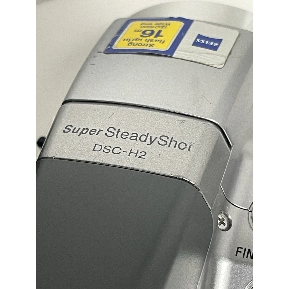 Sony Cyber-Shot DSC-H2 6 MP Digital Camera W/ Charger Case Silver Tested Read.